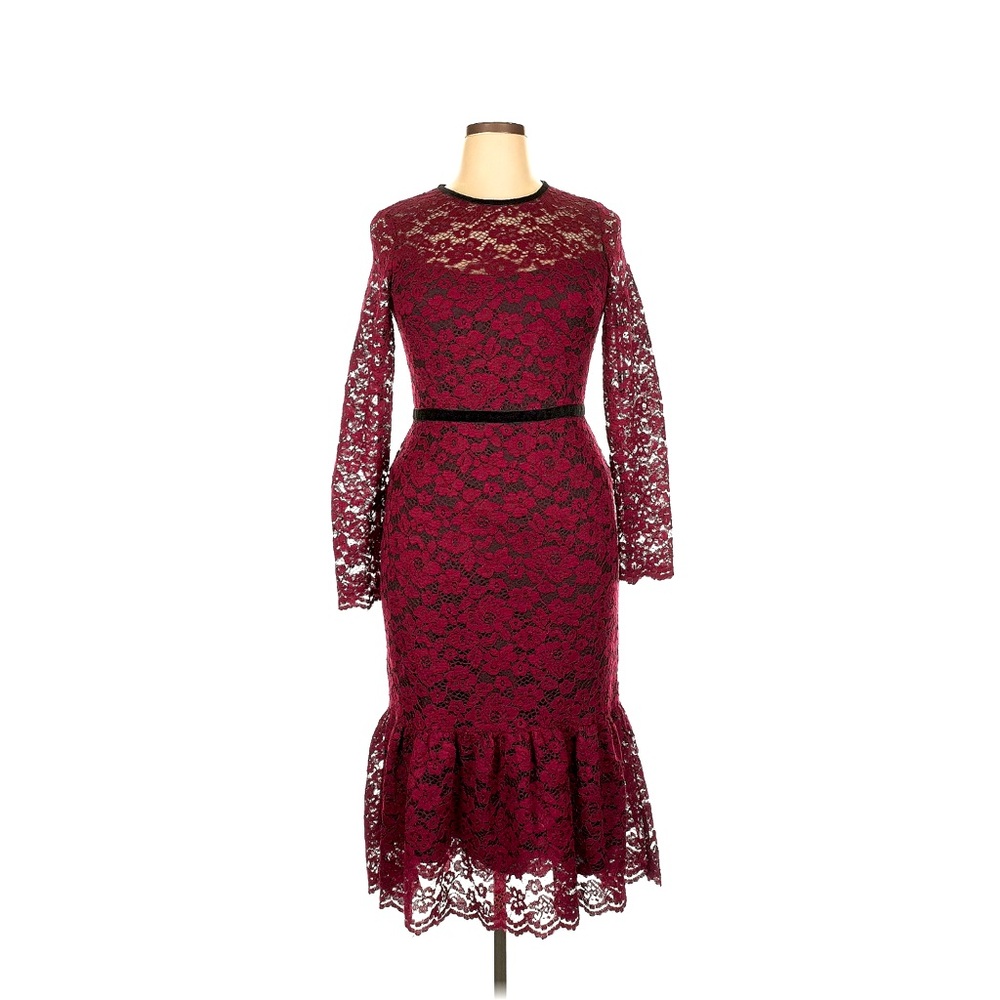 EUC Beautiful burgandy lace trumpet hem dress